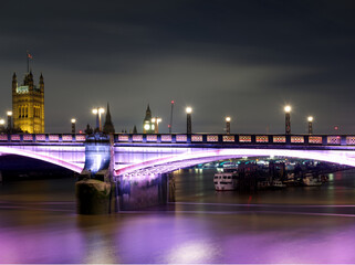Obraz premium A night view of the Lambeth bridge located on the Thames river in London England.