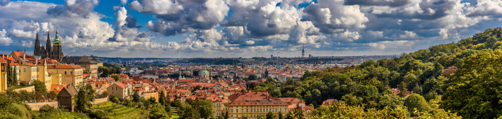 Fototapeta na wymiar Prague's hillside panorama