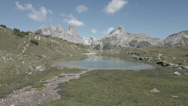 &Eacute;tendue d'eau proche des trois sommets