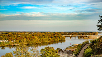Saumur et le chateau sur la loire 