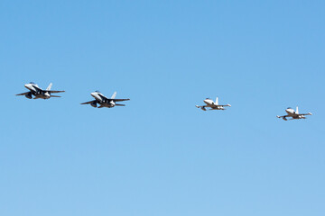 Formación de aviones de combate