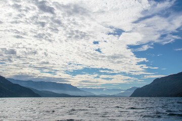 Nuages au-dessus de lac du Bourget