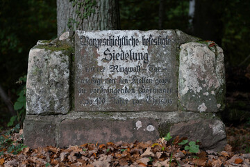 Overgrown old signpost with an inscription in German. Prehistoric fortified settlement, inner ring...