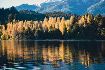 REFLEJOS EN PAISAJE PATAGONICO PERFECTO