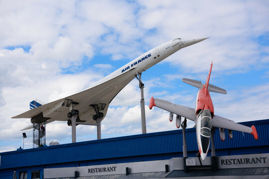 SINSHEIM, GERMANY - MAI 2022: Concorde F-BVFB and Aero L-39 Albatros
