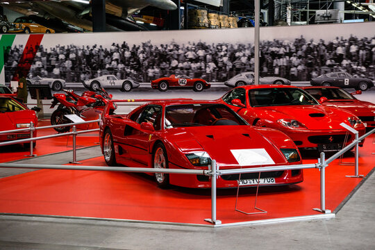 SINSHEIM, GERMANY - MAI 2022: red Ferrari F40 1989 478ps sports car