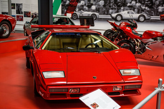 SINSHEIM, GERMANY - MAI 2022: Red Lamborghini Countach LP 500 S