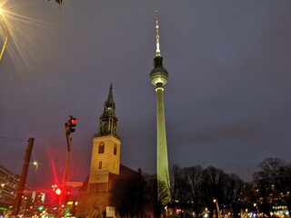 Berliner Fernsehturm at night © Butti