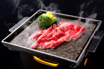 和食・豪華な和牛の陶板焼き