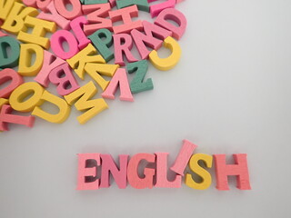 ENGLISHイングリッシュの単語とたくさんのアルファベット