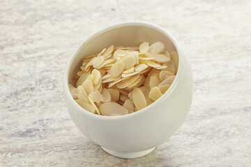 Almond nut slices for culinary