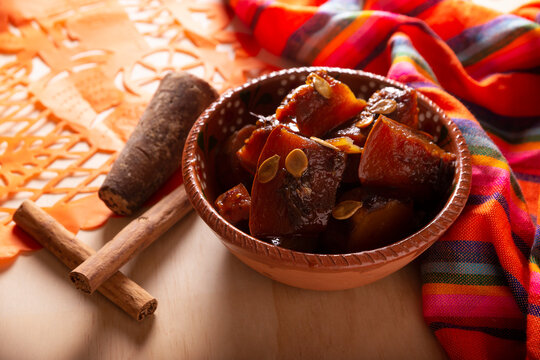 Dulce de Calabaza. Mexican dessert whose main ingredients are pumpkin and piloncillo, also known as Chacualole, Xacualole or Calabaza en Tacha, widely used in Day of the Dead offerings.