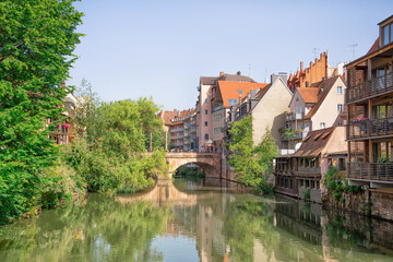 Fototapeta na wymiar sunny summer day in Nürnberg, beautiful view of german architecture, Bavaria