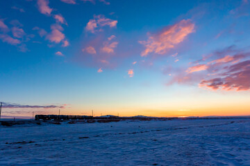 Fototapeta na wymiar 真冬のモンゴルで見た、夜明けと日の出の時間が近づく空