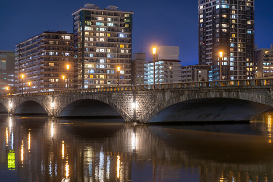 夜の信濃川と萬代橋
