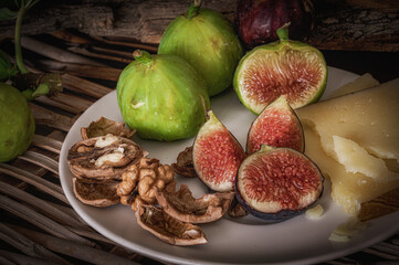 Calabrian figs Ham, walnuts and cheese