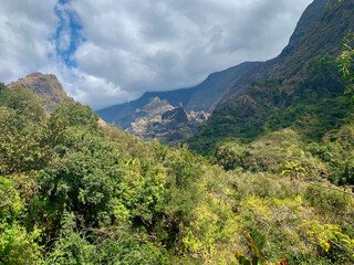 Paysage de montagne dans le cirque de Mafate sur l'île de la Réunion