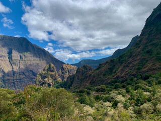 Paysage de montagne dans le cirque de Mafate sur l'île de la Réunion