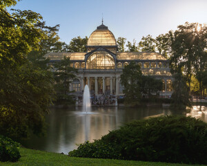 Palacio de Cristales, Parque del Retiro, Madrid - obrazy, fototapety, plakaty