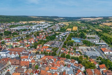 Fototapeta na wymiar Ausblick auf Tauberbischofsheim und das Taubertal nördlich der Stadt