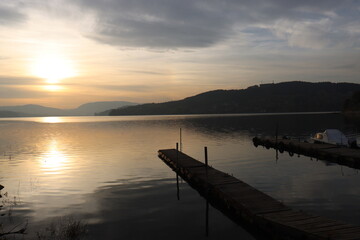 Obraz premium jetty at sunset beautiful lake and subdued sunlight