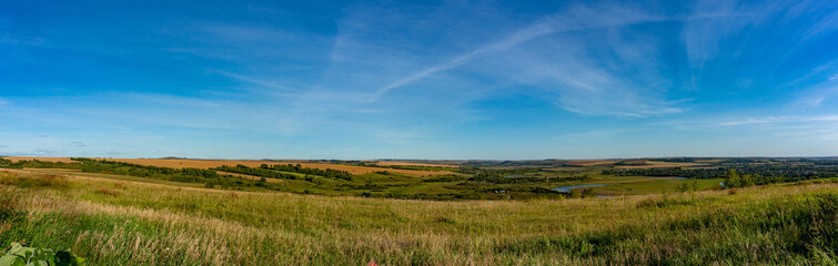 Obraz premium Panoramic photo of the landscape from the elevation to the floodplain of the river.
