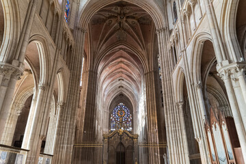 Intérieur de la cathédrale de Auxerre en bourgogne, France.