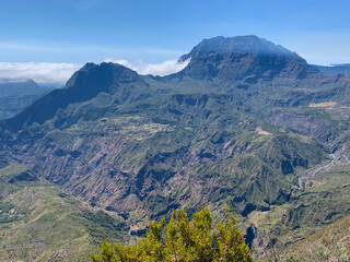 Vue sur le Piton des neiges sur l'île de la Réunion