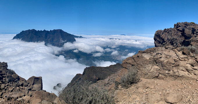 Vue sur la Piton des neige sur l'&icirc;le de la R&eacute;union