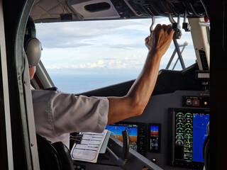 Cockpit mit Cockpitinstrumente einer de Havilland Canada DHC-6 Twin Otter Wasserflugzeugs auf den Malediven - obrazy, fototapety, plakaty