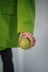 this is a photo of a green apple