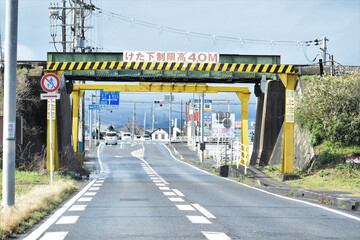 県道と鉄道のトンネル
