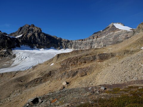 Landscape with snow and mountains near Templeton Lake
