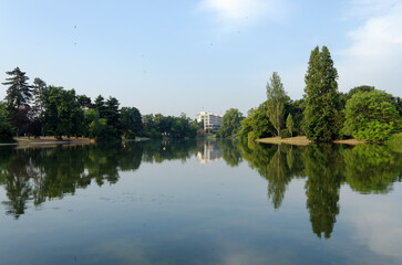 Fototapeta na wymiar The lower lake of the Bois de Boulogne
