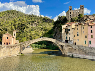 Fototapeta na wymiar Passeggiando ed ammirando la regione Liguria - Italia