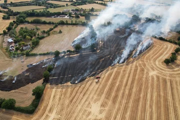 Wandcirkels aluminium Huge Wild Fires in farm fields Essex Ongar UK © steve