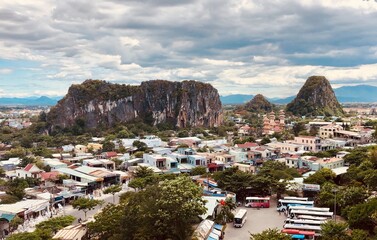 Hermoso paisaje de las montañas de mármol en Vietnam