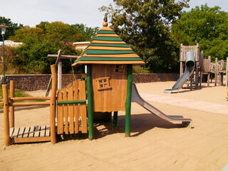 Klettergerüst auf einem Kinderspielplatz