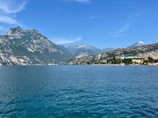 Passeggiando ed ammirando il Lago di Garda - Italia