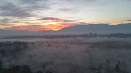 Aube embrumée sur Genève