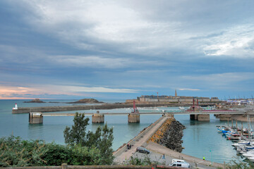 Vue sur la ville close de Saint-Malo en Bretagne-France