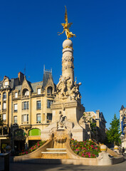 Obraz premium Ancient monumental fontaine Sube sur la place Drouet-d'Erlon. Reims, France