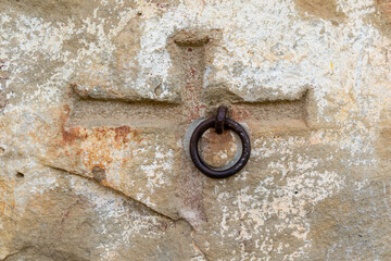 metal ring on a vertical wall in the area of Madrid called the Ponton de la Oliva