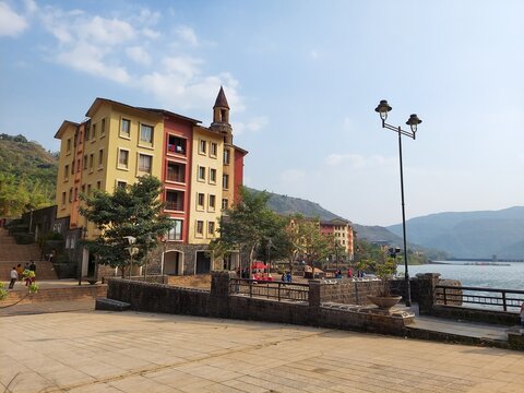 Lavasa City near PuneColorful buildings near Lavasa Lake in Lavasa City near Pune