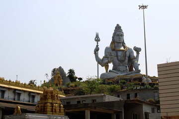 Murudeshwar temple is most famous for its massive Shiva statue. It is located at murdeshwar beach in Karnataka.