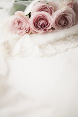 結婚式　花　ブーケ　ピンク　ばら　レース　フェミニン　背景