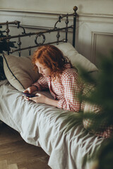 Obraz premium Atmospheric photo of a red-haired girl at home