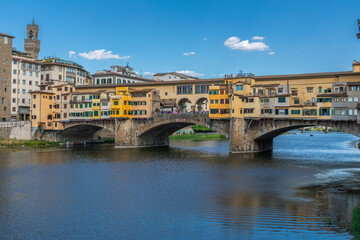 Fototapeta na wymiar Ponte Vecchio depuis l'Oltrarno, à Florence, Italie