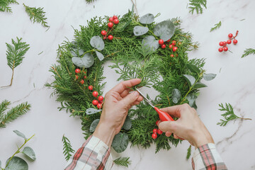 DIY Christmas home decor. Christmas wreath decoration.