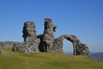 Fototapeta na wymiar the remains of a Welsh castle near Llangollen